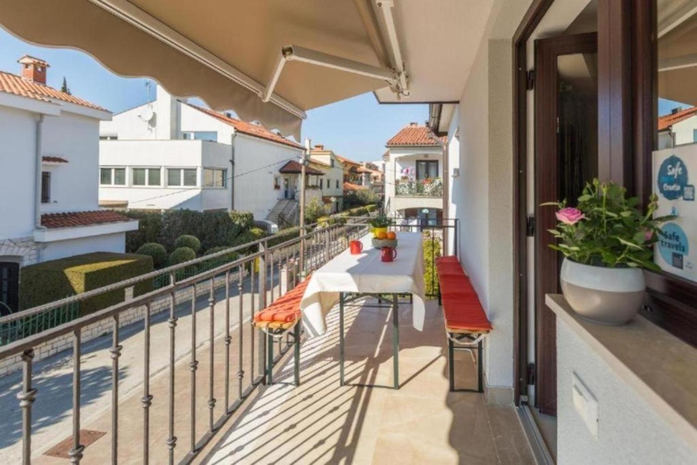 Alex Deluxe Apartments On Beach Poreč Buitenkant foto